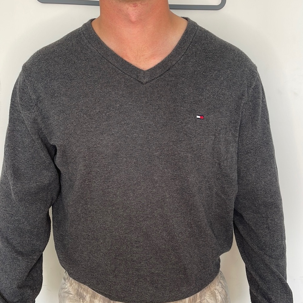 Tommy Hilfiger Men’s sweater Size: medium color: Dark gray/charcoal Medium